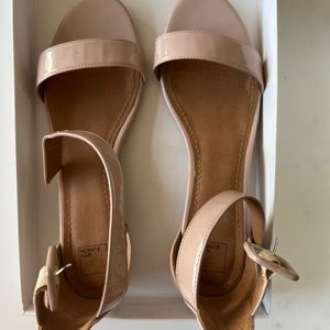 7.5 Beige Open Toe Short Heel Flats - 14th & Union Sandals